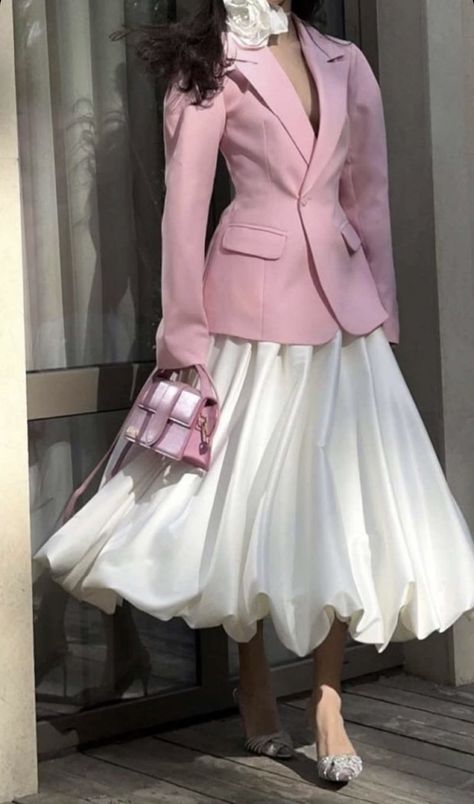 Elegant Outfit Winter Classy, Pink Jacket Aesthetic, Modest Elegant Outfits Classy, Elegant Modest Outfits, Feminine Modest Outfits, Classy Modest Fashion, Jacket Aesthetic, Classy Outfits For Women, Cute Modest Outfits