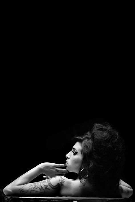 Amy Winehouse Black, Amy W, Amy Winehouse Style, Amazing Amy, Image Film, Damien Hirst, Black And White Wallpaper, Diana Ross, Amy Winehouse