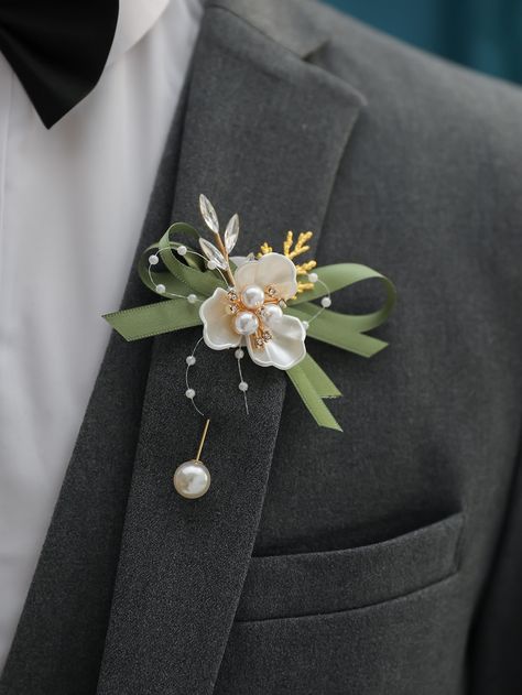 Brooch Boutonniere, Mens Boutonniere, Gowns Vintage, Wedding Photo Booth Props, Corsage Prom, Beads Craft, Prom Flowers, Groom Boutonniere, Wedding Glasses