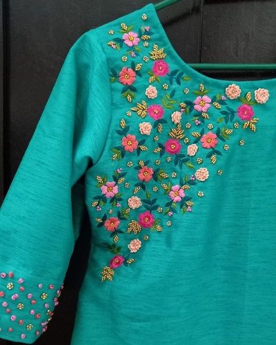 Thread Work Kurti Designs Amrodary Designs Blouse, Thread Work Kurti, Neck Design Ideas, Embroidery Kurtis, Kurta Embroidery, Party Wear Kurta, Embroidery Kurti, Cotton Blouse Design, Sugar Beads