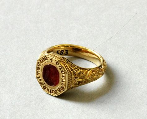 . Ancient Jewellery, Vintage Gold Rings, Mens Rings Fashion, Medieval Jewelry, Gold Signet Ring, Ancient Jewelry, Funky Jewelry, British Museum, Men's Rings