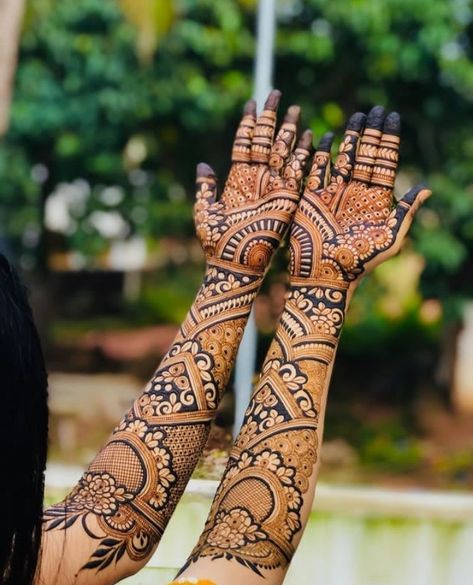 Bridle Mehndi Design 2023, Bridle Mehndi Design, Simple Full Hand Mehndi, Traditional Mehandi, Mehandi Simple, Bride Mehandi, Designer Mehendi, Engagement Mehendi, Bridal Henna Design