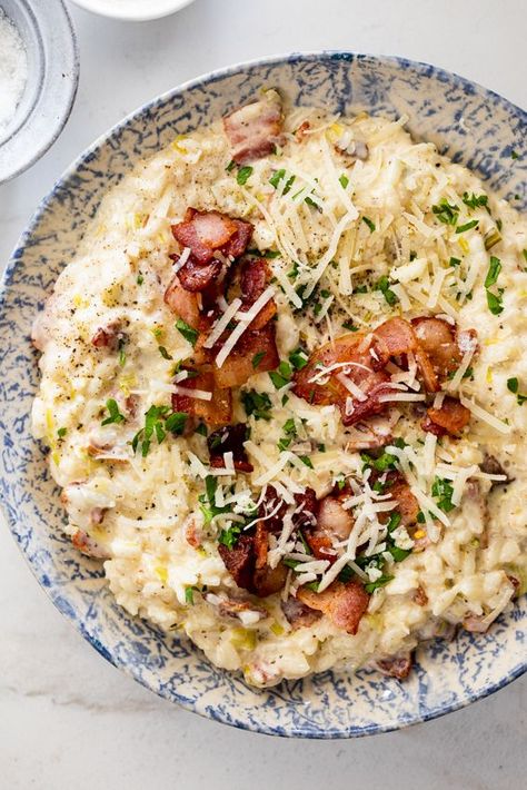 Mascarpone makes this bacon risotto with leeks ultra creamy. It’s an easy, deceptively impressive meal that is perfect for any occasion. Mascarpone Recipes Savoury, Risotto Dinner, Bacon Risotto, Mozzarella Recipes, Random Recipes, Comfort Food Recipes Dinners, Risotto Recipes, Simply Delicious, Healthy Sides