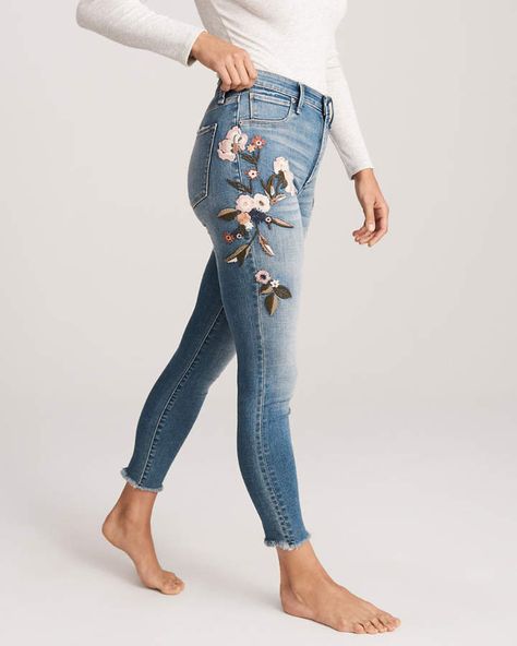 High Rise Ankle Jeans Relaxed Jeans Outfit, Fashion Over The Decades, Skort Dress, Denim Jeans Pants, Diy Clothes Design, Cropped Wide Leg Jeans, Skirt Trends, Mama Style, Girlfriend Jeans