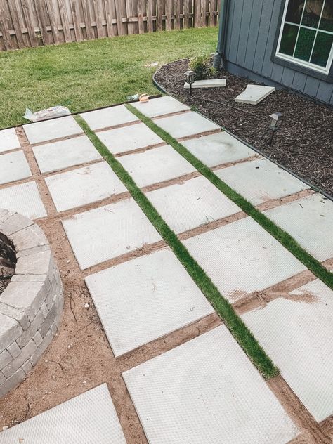 Grass Between Pavers, Pavers Diy, Diy Patio Pavers, Building A Patio, Pavers Backyard, Diy Backyard Patio, Paver Designs, Have Inspiration, Summer Decorating Ideas