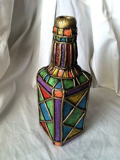 Faux Stained Glass Boho Lantern Bottle Upcycle Art, via Flickr. Bottle Upcycle, Upcycle Art, Mosaic Bottles, Polymer Clay Kunst, Liquor Bottle Crafts, Glass Painting Designs, Glass Bottle Diy, Glass Bottles Art, Wine Bottle Art