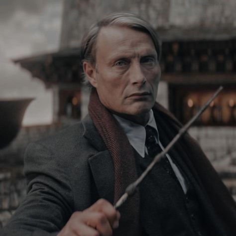 Mads Grindelwald, Mads Mikkelsen Grindelwald, Gellert Grindelwald Mads Mikkelsen, Albus Dumbledore Gellert Grindelwald, Infj Characters, Fantasic Beasts, Hogwarts Party, Elder Wand, Gellert Grindelwald