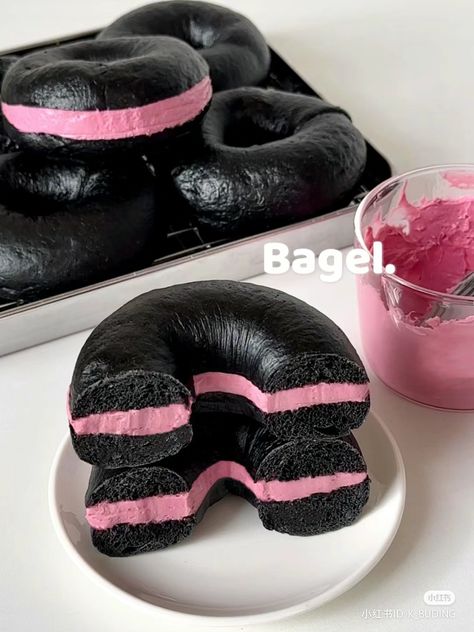 Black pink bagel 🥯🩷🖤 Sweets Aesthetic, Dark Pink Aesthetic, Pink Foods, Aesthetic Themes, Pink And Black, Pink Aesthetic, Dark Pink, Soulmate, Black Pink