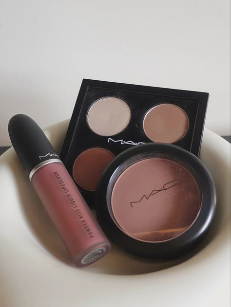 Blush Aesthetic, Glamour Makeup Looks, Mac Blush, Pretty Makeup Looks, Makeup Help, Beauty Care Routine, Glamour Makeup, Beauty Products Drugstore, Amy Adams