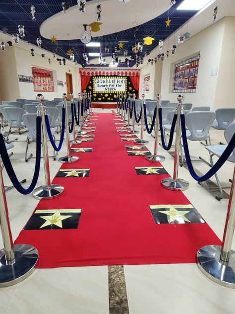 Red Carpet for Kindergarten Graduation with Walk of Fame Stars - Glitter Hand Prints with Name tags. Oscar award/movie themed Graduation. Diy Walk Of Fame Stars, Red Carpet Graduation Theme Preschool, Hollywood Graduation, Hollywood Graduation Theme Preschool, Preschool Graduation Ideas Theme, Red Carpet Graduation Theme, Award Show Aesthetic, Red Carpet Theme Party Decoration, Graduation Themes