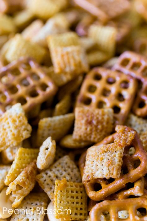 Bold Chex Mix Recipe, Cookies Japanese, Cookies Sandwich, Homemade Chex Mix, Making Jelly, Chex Mix Recipe, Plating Food, Presentation Food, Buns In My Oven