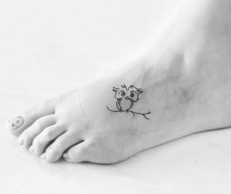 Tiny Foot Tattoo Flying Owl Tattoo, Tiny Owl Tattoo, Simple Owl Tattoo, Tiny Foot Tattoos, Small Bird Tattoos, Cute Owl Tattoo, Owl Tattoo Design, Small Owl, Owl Tattoo