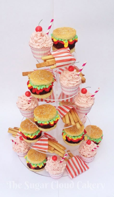 50s Cupcakes, Diner Themed Birthday Party, Retro Cupcakes, Burger Cupcakes, Grease Party, Diner Party, Cupcake Wars, Mini Burgers, Cookies Cake