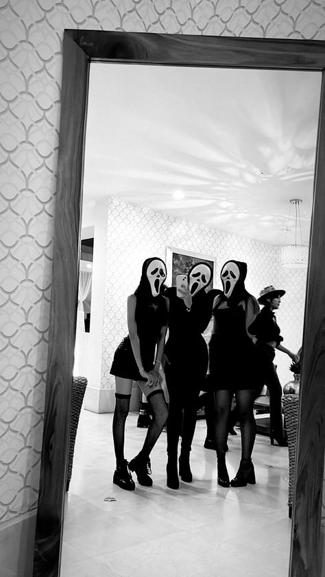 Trio Ideas Halloween, Hawolleen Costumes, Trio Scary Halloween Costumes, Halloween Costumes Ideas For Trio, Halloween Trio Outfits, Halloween Trios Ideas, Halloween Three People, Halloween For Trios, Vampire Group Costume