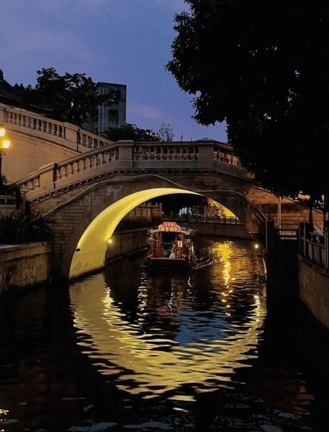 Moon Bridge, Tenk Positivt, Pretty Landscapes, Clothes And Shoes, Shoes And Boots, Pretty Photos, Floral Dresses, Night Aesthetic, City Aesthetic