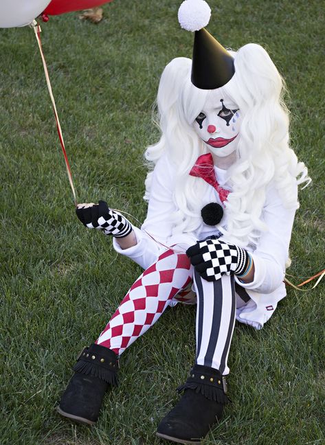 This is an easy & unique sad Harlequin costume using with a basic cotton shirt dress for my daughter since she dislikes regular textured costumes. Cute Clown Costume, Girl Clown Costume, Adult Mickey Mouse Costume, Scary Clown Costume, Clown Costume Women, Harlequin Costume, Frozen Costume Adult, Clown Outfit, Makeup Clown