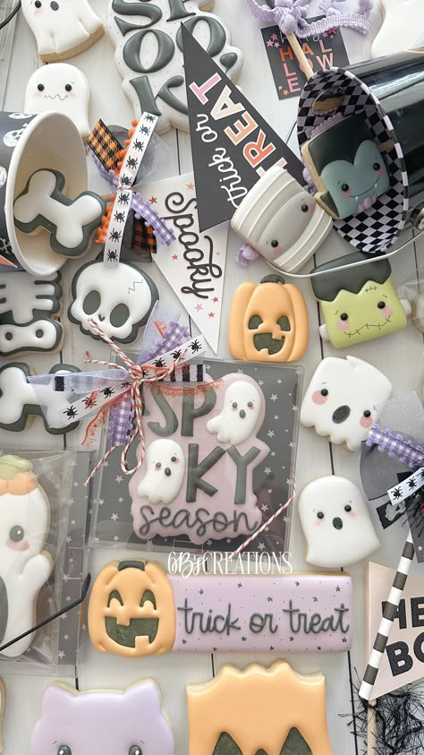 Brittany Geil (@6bscreations) • Instagram photos and videos Halloween Cookie Presale, Halloween Sugar Cookies Decorated, Leaf Cookies, Halloween Cookies Decorated, Halloween Sugar Cookies, Halloween Sweets, Strawberry Cookies, Thanksgiving Cookies, Fall Cookies