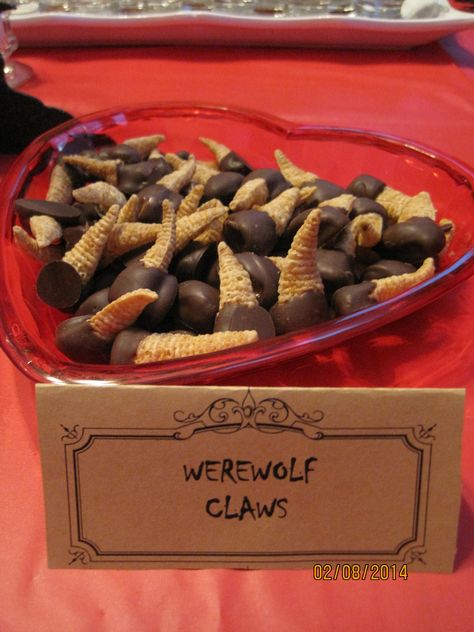 Twilight Party Snacks, Twilight Movie Themed Snacks, Werewolf Themed Snacks, Twighlight Vampire, Twilight Themed Movie Night, Twilight Movie Night Snacks, Werewolf Party Food, Werewolf Birthday Party Ideas, Twilight Watch Party Snacks