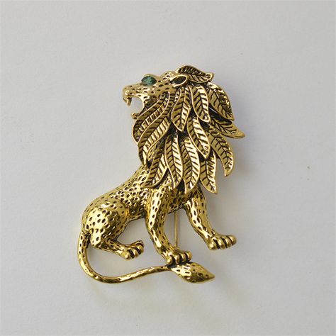 Lion Brooch, Shirt Collar Pins, Men's Brooch, Pin Man, Polo Lacoste, Gold Animals, Hijab Pins, Brooch Men, Gold Lion