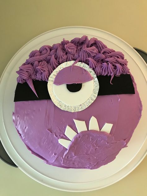 Purple Minion Cake Purple Minion Cake, Minion Wedding Cake, Minion Cake Design, Minion Wedding, Friend Hangout, Minion Cakes, Purple Minion, Purple Minions, Girl Minion