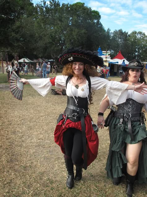 The dreaded Pirate Fan Attack of Doom! Authentic Pirate Costume Woman, Unique Pirate Costume, Lady Pirate Outfit, Summer Pirate Outfit, Pirate Custome, Rennisance Faire Costumes, Pirate Costume Diy For Women, Ladies Pirate Costume, Authentic Pirate Costume