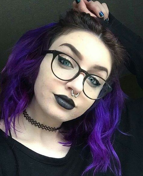 Goth Makeup Glasses, Goth Glasses Frames, Goth Makeup With Glasses, Chubby Goth Girl, Goth Glasses, Goth Outfit Inspiration, Chubby Goth, Outfits Goth, Tattoo Hair