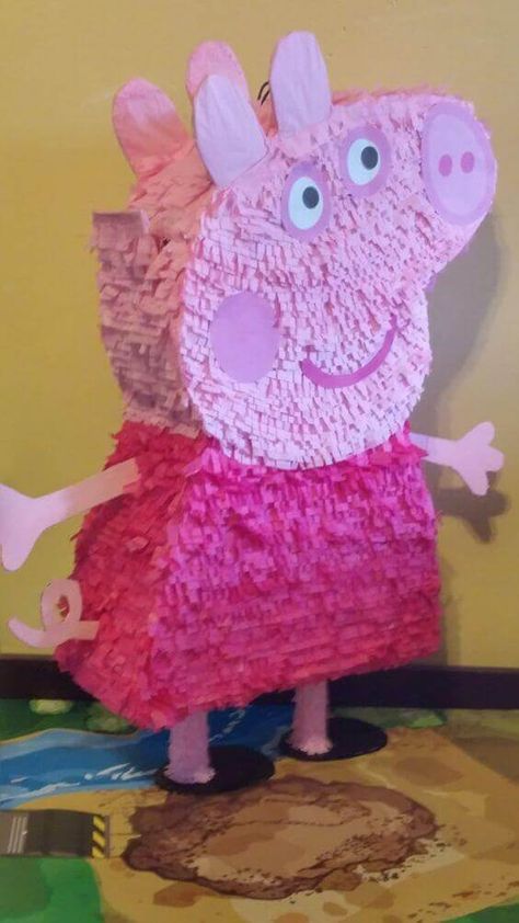 21 Fabulous Peppa Pig Party Ideas - Spaceships and Laser Beams Peppa Pig Party Ideas, Pig Party Ideas, Peppa Pig Pinata, Pig Birthday Decorations, Pig Birthday Theme, Heo Peppa, George Pig Party, Peppa Pig Birthday Decorations, Peppa Pig Party Decorations