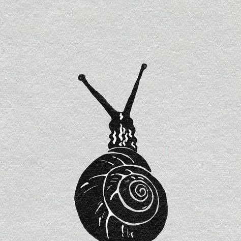 Rosa, Ink Illustrator & Tattoo Designer on Instagram: ""Slow and steady wins the race." 🐌 #snail #smalldrawing #instagood #art #cute #nature #illustration" Snail Lino Print, Snail Logo Design, Snail Linocut, Animal Back Tattoo, Nature Inspired Tattoos, Snail Print, Snail Drawing, Snail Illustration, Creature Illustration