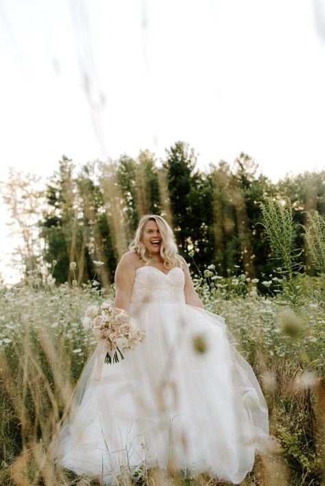 Wedding Day Poses Plus Size, Plus Size Brides Photography, Plus Size Bridal Photography Poses, Wedding Pictures Plus Size Bride, Bridal Portraits Plus Size, Plus Size Bridal Pictures, Plus Size Bridal Photography, Plus Size Bridal Portraits Poses, Plus Size Bride Portraits