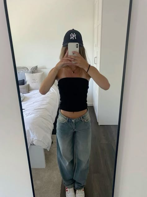 Tub Top Outfit, Low Waist Baggy Jeans, Women Wide Leg Jeans, Baggy Jeans For Women, Denim Jeans For Women, Pants Y2k, Nashville Outfits, Foto Tips, City Outfits