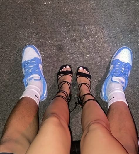 Couple Shoes Matching, Couples Shoes, Messages Instagram, Shoes Matching, Couple Goals Teenagers Pictures, Cute Date Ideas, Stars Design, Aesthetic Couple, Rich Money