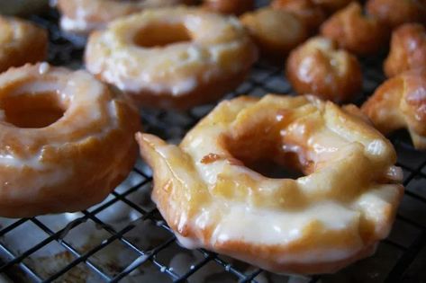 Old Fashioned Doughnuts Recipe, Cream Donut Recipe, Glazed Sour Cream Donuts, Sour Cream Donut, Old Fashioned Donut, Cake Donuts Recipe, Breakfast Donuts, Birthday Dessert, Glazed Donuts