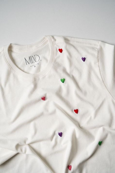 Diy Embroidery Shirt, Embroidery Stitches Beginner, Clothes Embroidery Diy, Simple Hand Embroidery Patterns, Diy Bead Embroidery, Trendy Shirt Designs, Diy Embroidery Designs, Embroidery Tshirt, Handmade Embroidery Designs