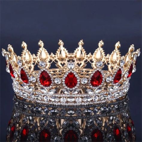 I found some amazing stuff, open it to learn more! Don't wait:https://www.dhgate.com/product/bride-royal-pink-crystal-queen-king-headwear/859675978.html Prom Tiaras, Crown Headdress, Bridal Crown Tiara, Vintage Tiara, Crown For Women, Crystal Bridal Tiaras, Silver Tiara, Bride Tiara, Crystal Tiara