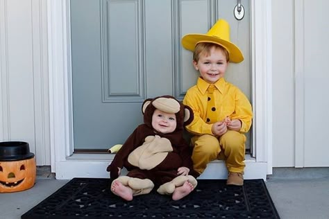 19 of the cutest family theme costumes for Halloween Curious George Sibling Costume, Curious George Costume Family, Curious George Family Costume, Brother Costumes Boys, Diy Curious George Costume, Family Theme Costumes, Brothers Halloween Costumes, Brother Costumes, Brother Halloween Costumes