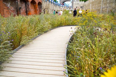 antislip decking boardwalk platform london Curved Decking, Curved Deck, Wooden Walkways, Front Walkway, The Tower Of London, Platinum Jubilee, The Queens, Wooden Decks, Wooden Design