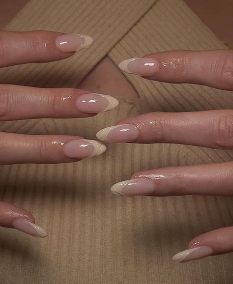 Short Almond Nails Classy, Neutral Tone Nails, Beige French Nails, Nail Designs Beige, Beige Nail Ideas, Beige French Tip Nails, Nails Round French Tip, Neutral Nails Short, Nails Bubble Bath