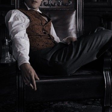 Royal Core, Bradley James, Royalty Aesthetic, Royal Aesthetic, Dorian Gray, The Infernal Devices, Dark Academia Aesthetic, Shooting Photo, Fantasy Aesthetic