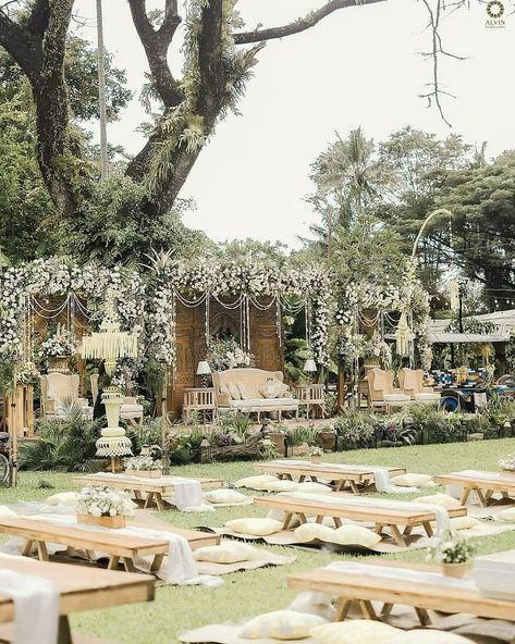 Intimate Wedding Decor Outdoor, Indonesian Wedding Decoration, Dekorasi Wedding Outdoor, Outdoor Wedding Decorations Indian, Nikah Outdoor, Dekor Nikahan, Vintage Wedding Ceremony, Nikah Decor, Javanese Wedding