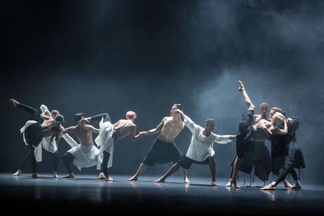 Company Wayne McGregor performs the West Coast premiere of "Autobiography" based on choreographer Wayne McGregor's own genome, March 8-10 at YBCA Theater, presented by San Francisco Performances. Saw it on March 10, 2018 Aitor Throup, Wayne Mcgregor, Dance Audition, George Balanchine, Female Dancers, Dance Company, Contemporary Dance, Rock Music, Dancer