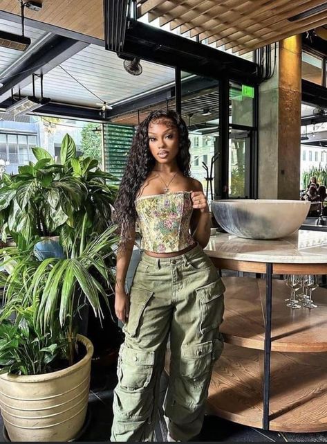 Floral Corset Outfit Ideas, Outfit Ideas For Jhene Aiko Concert, Cargos And A Nice Top, Ciara Goodies Outfit, Cool Earthy Outfits, Winx Club Outfits Aesthetic, Alternative Brunch Outfit, Girly Spring Outfits Black Women, Cookout Outfits Black Women Casual