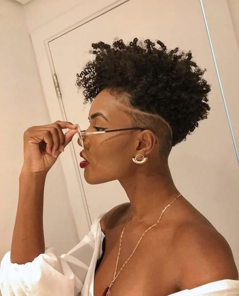 Afro Hair Inspiration, Tapered Natural Hair Cut, Styles For Curly Hair, Natural Hair Haircuts, Short Hair Designs, Short Natural Curly Hair, Short Shaved Hairstyles, Shaved Side Hairstyles, Shaved Hair Designs