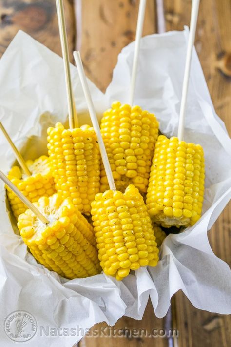 A must try this 15-minute Corn on the Cob! Read more to find out the secret to making corn taste sweeter. Boiling is the classic way to prepare sweet corn. Easy Corn On The Cob, Easy Corn, Boiled Corn, Summer Veggies, Summer Cookouts, Cookout Food, Summer Side Dishes, Burger Bar, Corn On The Cob