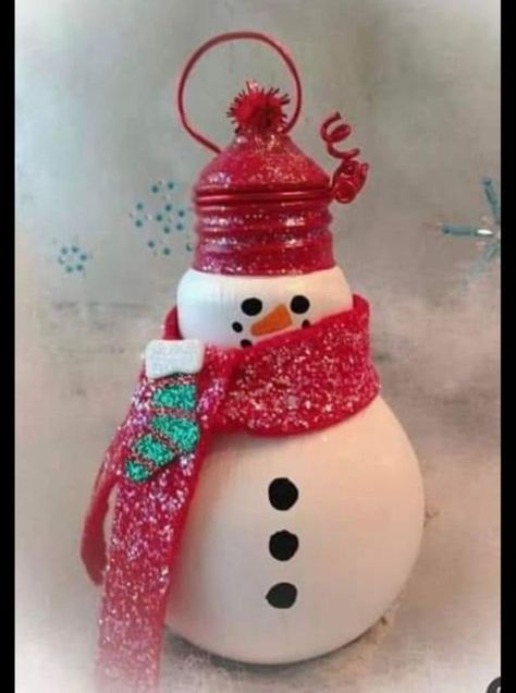 Light Bulb Crafts, Chirstmas Decor, Fun Christmas Crafts, Snowman Ornament, Lightbulbs, Easy Christmas Crafts, Holiday Crafts Christmas, Christmas Ornaments Homemade, Christmas Ornament Crafts