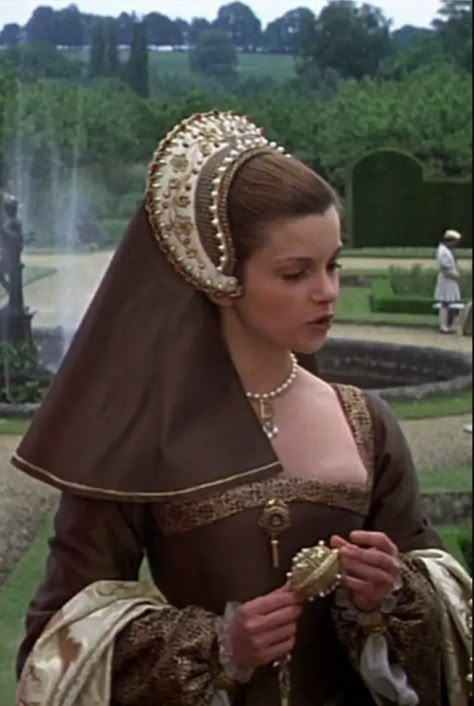 Simple Brown Dress, Anne Of The Thousand Days, Anna Boleyn, Gaun Abad Pertengahan, Tudor Dress, Tudor Fashion, Tudor Costumes, Tudor Era, Tudor History