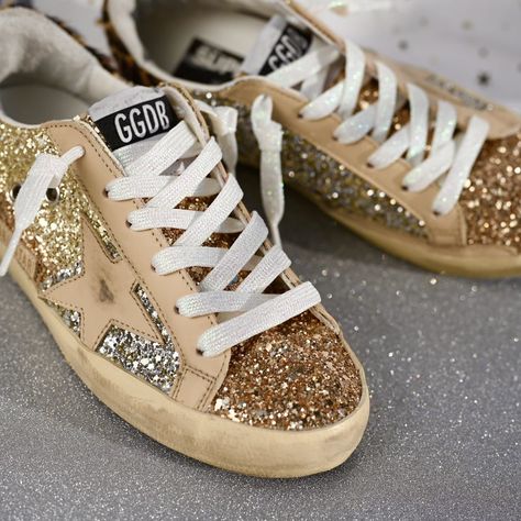 Golden Goose Sneakers Outfit, Goose Sneakers, Iridescent White, Golden Goose Sneakers, Fresh Shoes, Golden Goose Shoes, Swag Shoes, Sneakers Outfit, Pretty Shoes