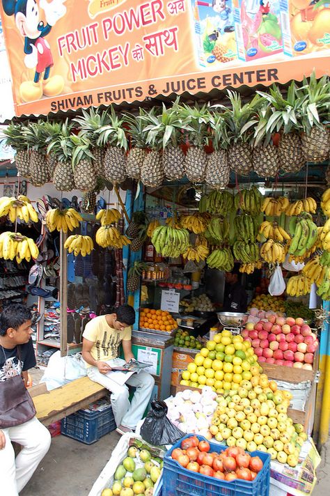 Praktikum im Ausland | Freiwilligenarbeit im Ausland | Sprachkurse im Ausland | Adventure Tours www.academical-travels.de Fruit Stall, Front Wall Design, Canada Food, Vegetable Shop, Fruit Stand, World Street, Street Vendors, Fruit Shop, Street Vendor