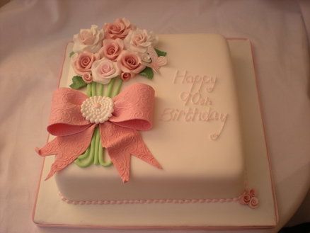 muy dulce! Square Birthday Cake, Cake For Mom, Grandma Cake, Vintage Rose Bouquet, 90th Birthday Cakes, Patisserie Fine, Birthday Cake For Mom, 80 Birthday Cake, 90th Birthday Parties