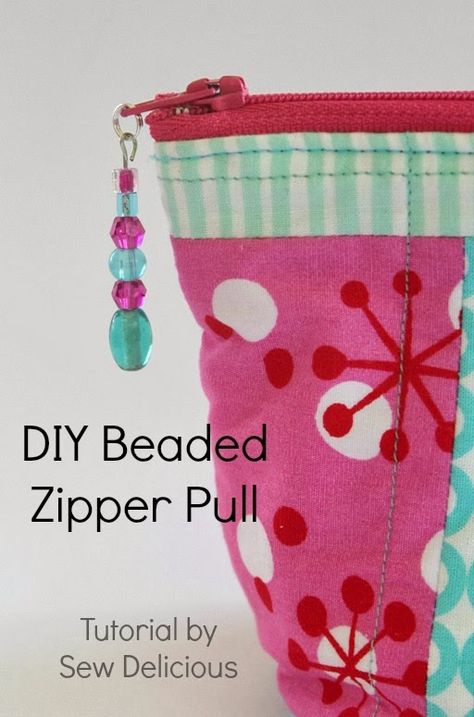 DIY Beaded Zipper Pull - Tutorial Zipper Tutorial, Sew Zipper, Pouch Sewing, Bags Tutorial, Fabric Bags, Purse Charms, Zipper Pulls, Purse Pouch, Sewing Bag