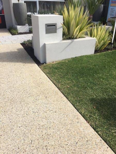 Contemporary Landscaping Front Yard, Rendered Mailbox Ideas, Modern Mailbox Landscaping, Modern Letterbox Ideas, Modern Stucco Mailbox Ideas, Letterbox Garden Ideas, Brick Letter Box, Modern Brick Mailbox Ideas, Brick Letterbox Ideas Australia